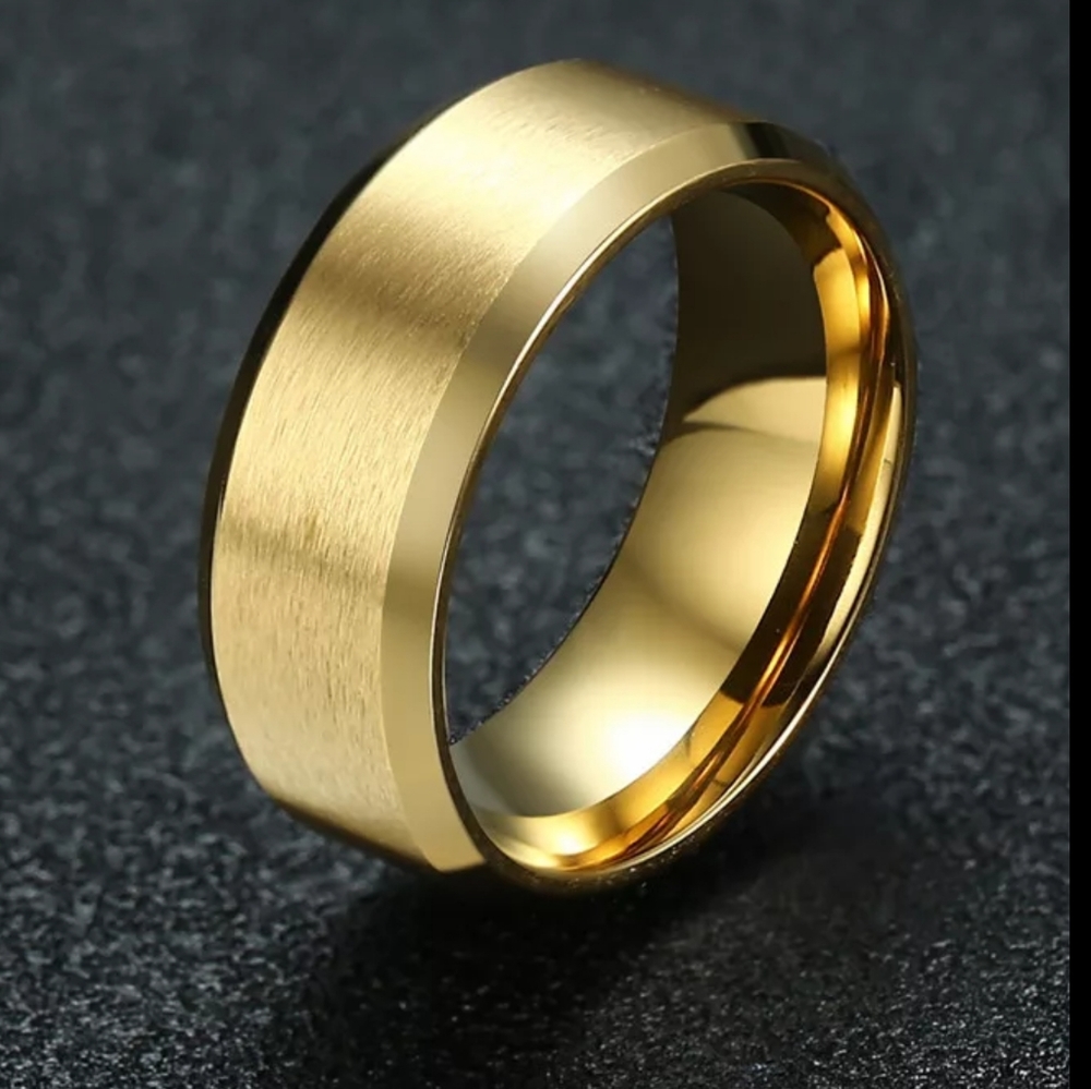 Gold Men's Wedding Ring Band